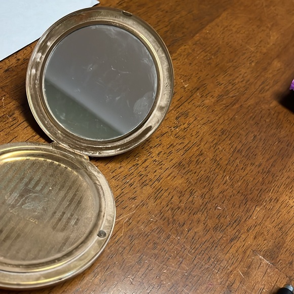 Stratton Compact with mirror - Picture 3 of 4
